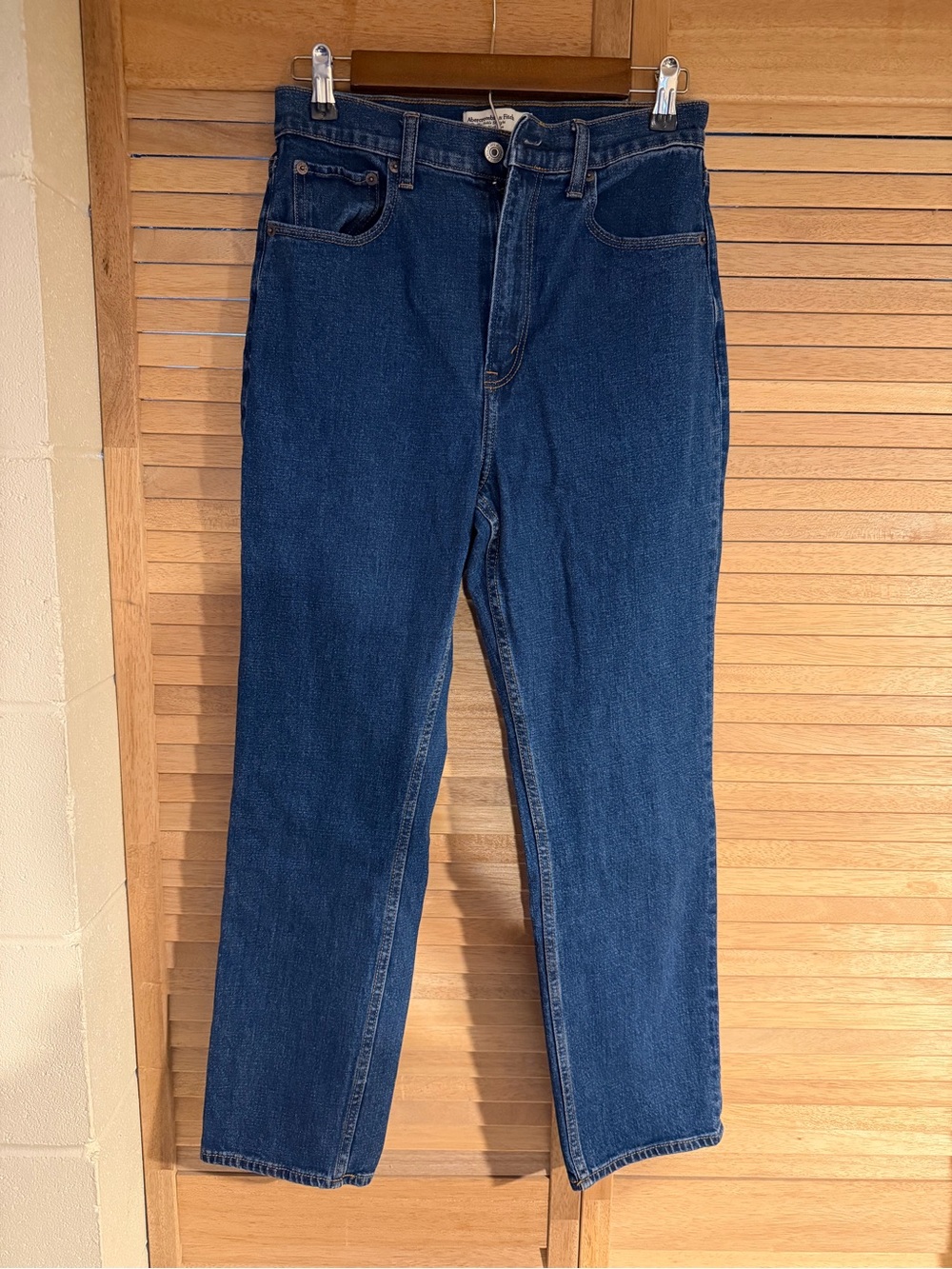 Abercrombie & Fitch Straight-Leg Women's Jeans in Dark Blue